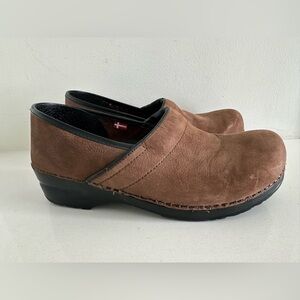 Sanita Brown Suede Pull On Clogs Size EU 41 US 10